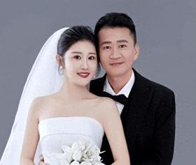 41岁李嘉明婚后12天屡传婚变！23岁娇妻住院后哭诉：一次次红了眼-图1