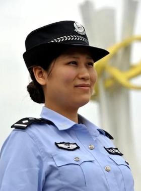 16年前，汶川女警揭衣露乳哺育9婴，归来连升四级，最后结局泪目-图13