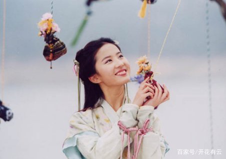 群飞杨幂刘亦菲唐嫣赵丽颖的评价（“四美双颖”杨幂、刘亦菲、刘诗诗、唐嫣、杨颖、赵丽颖谁发展前景比 ...）-图6